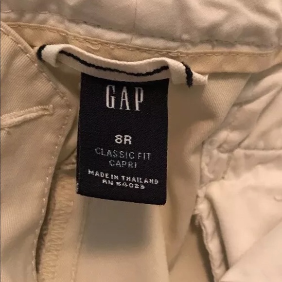 Women's Gap Khaki Classic Fit Capri - Picture 5 of 5
